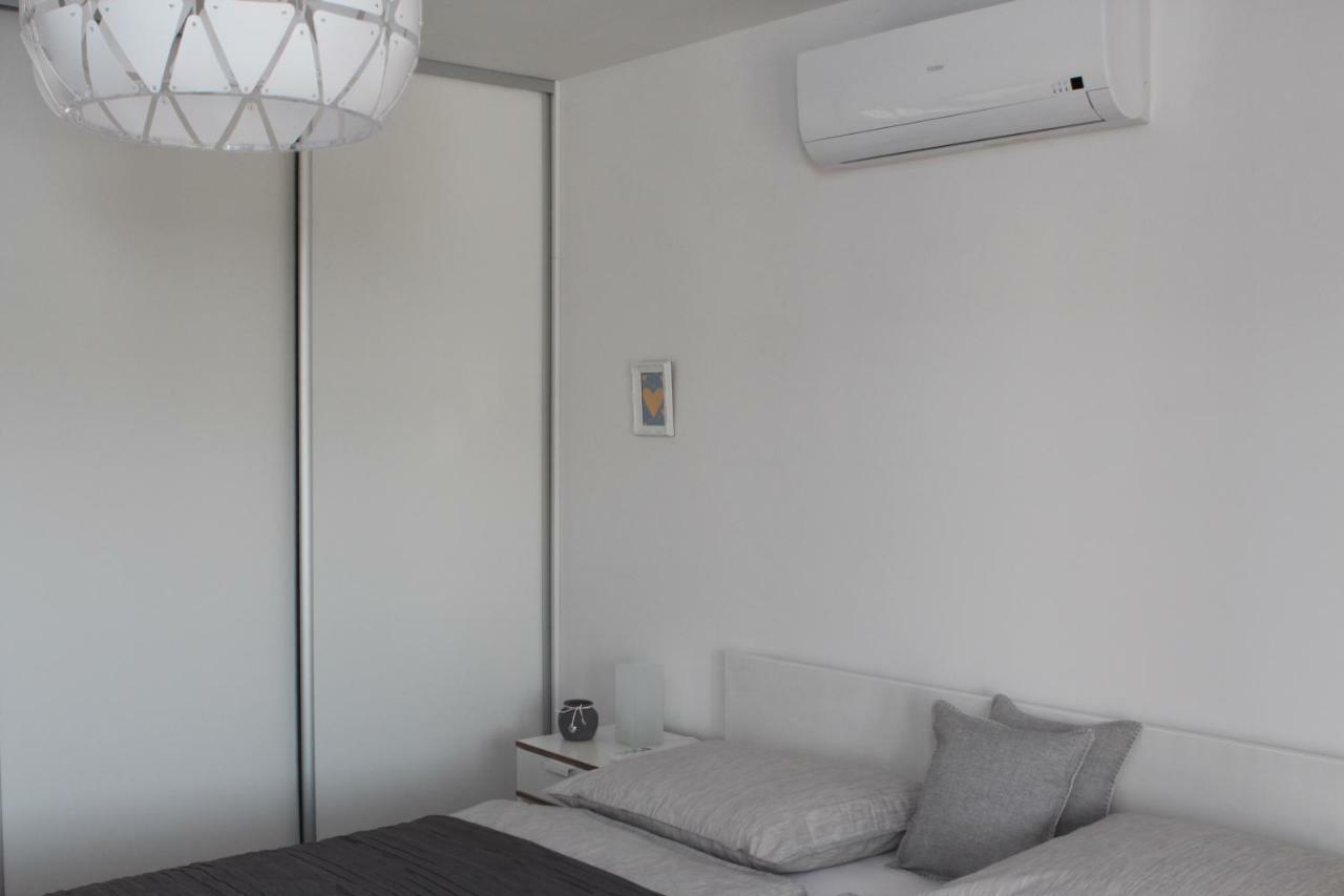 Apartments Mirela Водице Екстер'єр фото