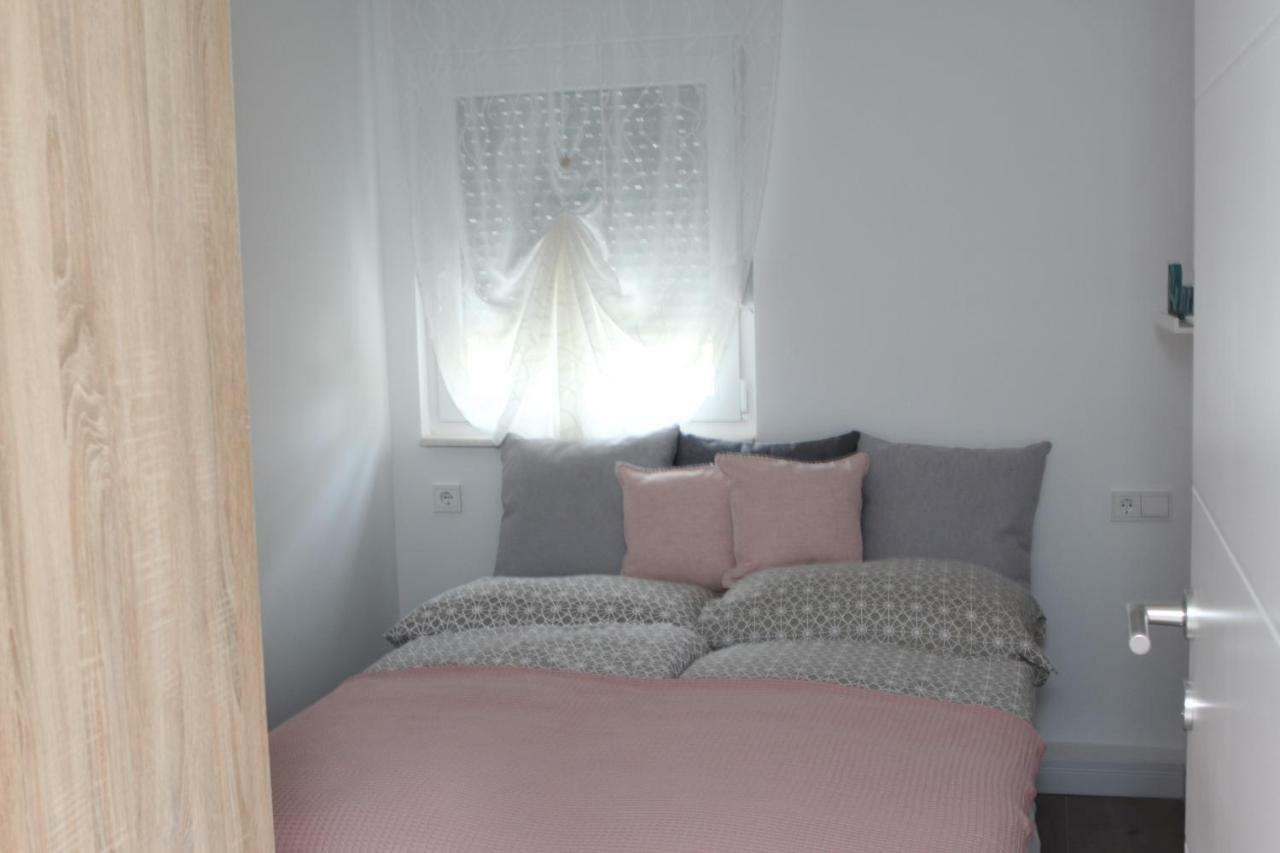 Apartments Mirela Водице Екстер'єр фото