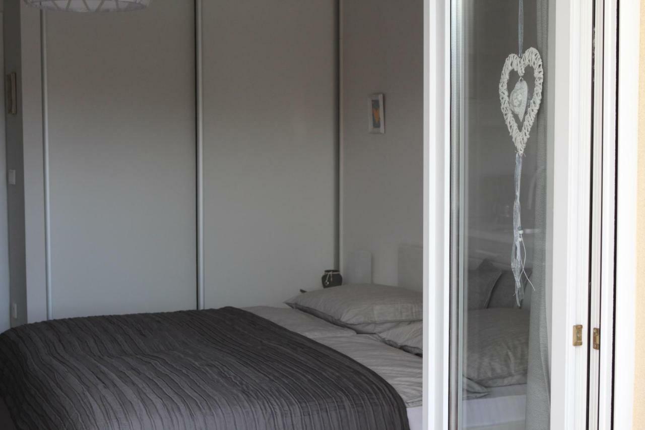 Apartments Mirela Водице Екстер'єр фото